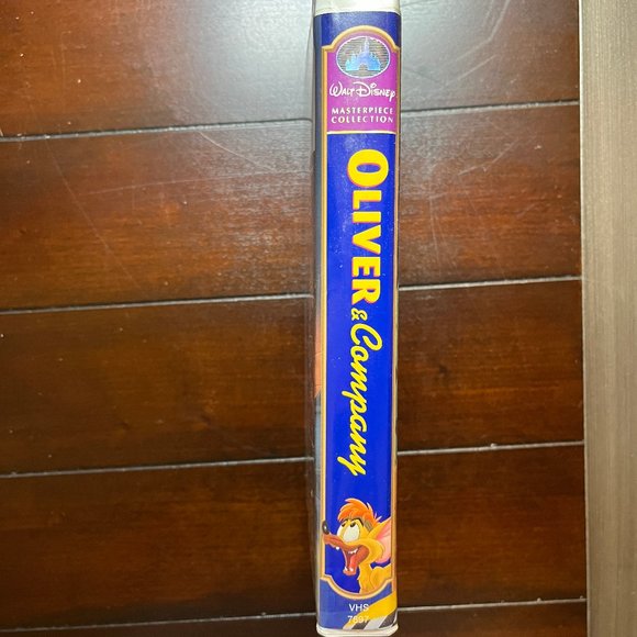 Disney Oliver and Company VHS - Picture 2 of 4